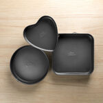 Vanilla Nonstick 3 Pieces Baking Pans Heart + Round + Square image number 4